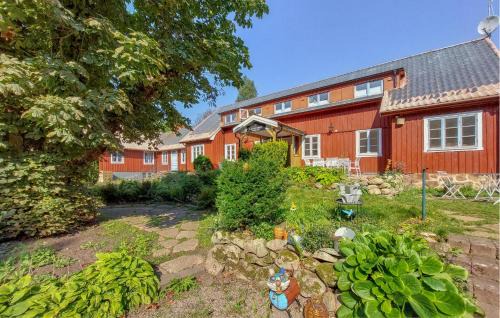 4 Bedroom Awesome Apartment In Höör