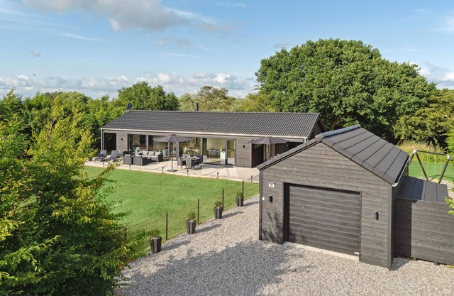 4 bedroom awesome home in Ebeltoft
