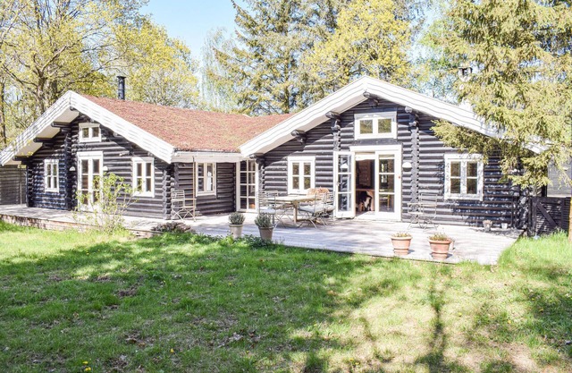 4 bedroom awesome home in Hornbæk