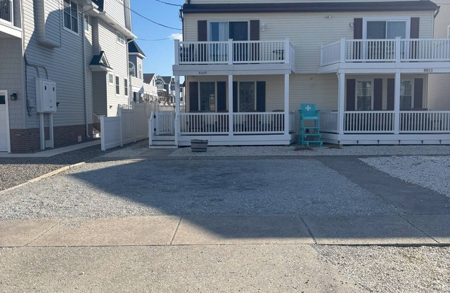 4-bedroom Beach Block Condo in Townsend Inlet! Perfect location!