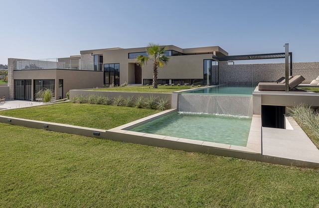 4 Bedroom BeachFront Deluxe Villa by Delfus