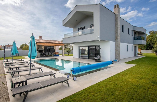4 bedroom beautiful home in Rebici