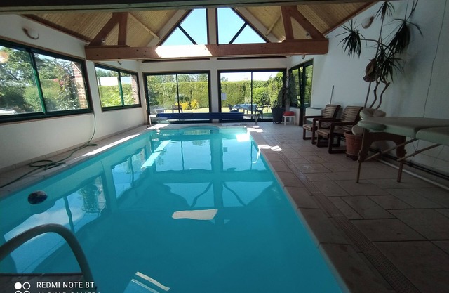 4 BEDROOM COUNTRY HOUSE INDOOR POOL and SAUNAn8 PEOPLE PRIVATE