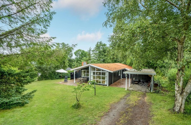 4 bedroom cozy home in Stege