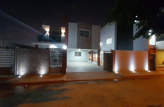 4 bedroom house with private pool