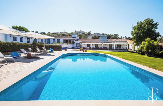 4-bedroom farmhouse in tranquil Alcáçovas with WiFi, ACn