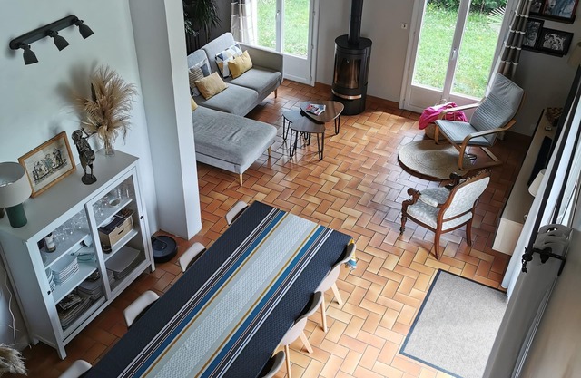 4-bedroom country house, village with all amenities 20 minutes from the beach