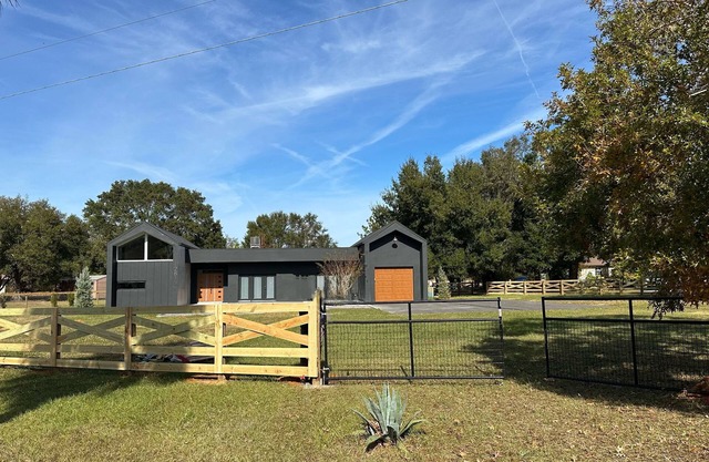 4-bedroom house- Black Sheep Hideaway: Modern Countryside Serenity