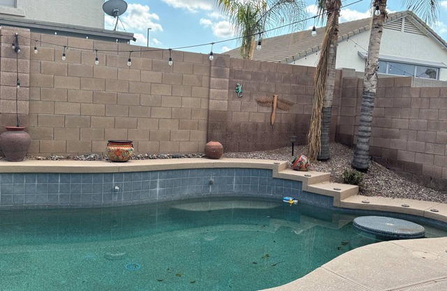 4-bedroom house in charming Gilbert with heated swim pool and golfing trilogy
