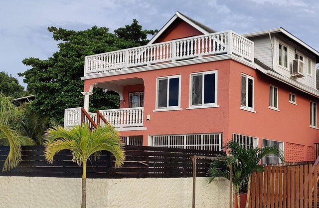4-bedroom house in delightful Sandy Bay with AC, WiFi. Enjoy your stay