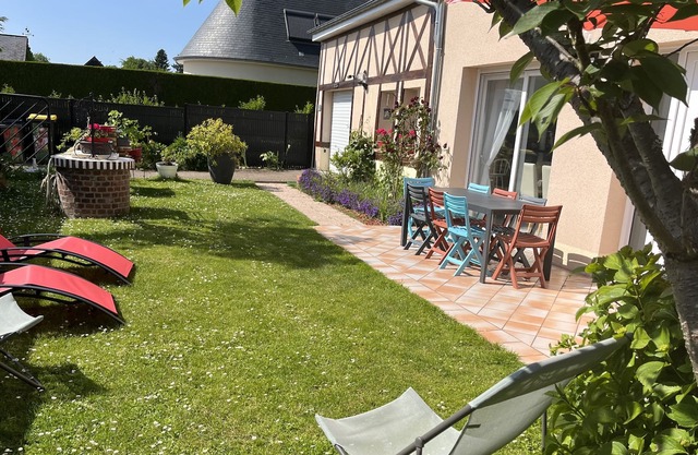 4 bedroom house & private garden--quiet-Parking-9km from Rouen-1H30 from PARIS