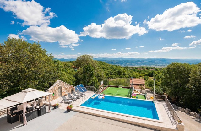 4 bedroom lovely home in Lokvicici