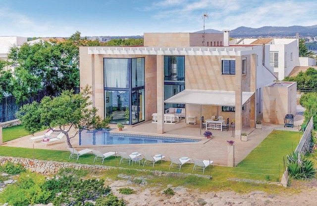 4 bedroom nice home in Porto Colom