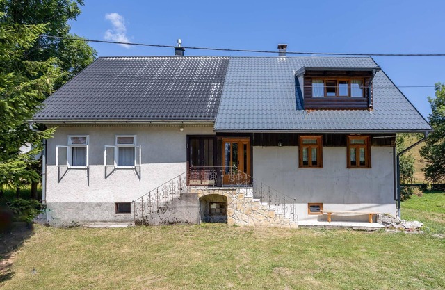 4 bedroom nice home in Begovo Razdolje