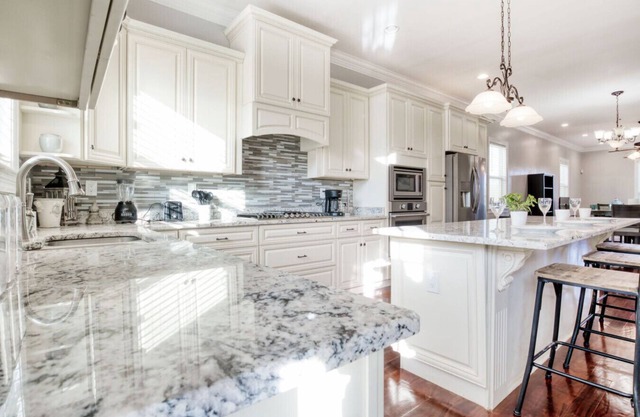 4 bedroom spacious home near Lakefront