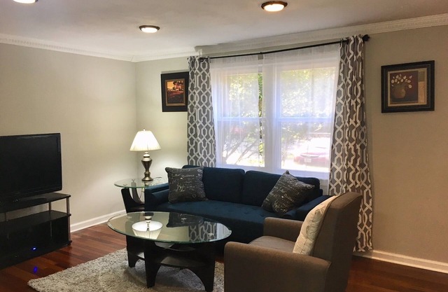 4-bedroom vacation home just 9 minutes drive to Tysons Corner Center