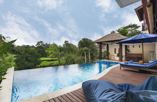 4-Bedroom Villa in Ubud with Jungle View