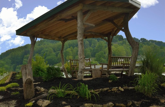 4 Bedroom Waterfront Home, Sleeps 10, Allow Pets, Near Audra & Tygart Lake Parks