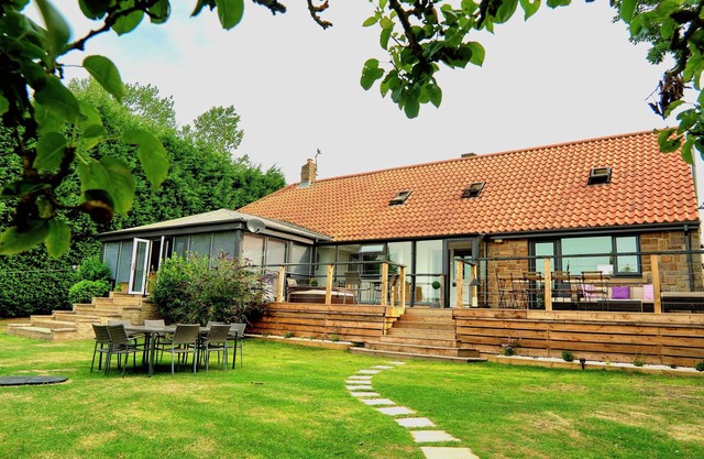 4 bedroomed Self Catering/ Guest House with amazing views, hot tub and sauna.