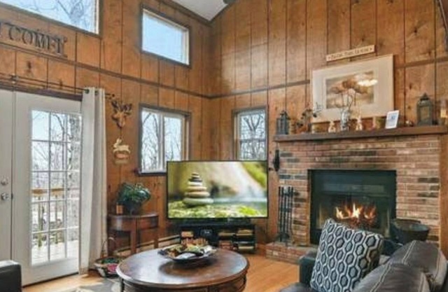 4 BR, 3FULL Ba, King Bed, 7 TVs, Fireplace, EPIC Gameroom, FirePit, A/C!