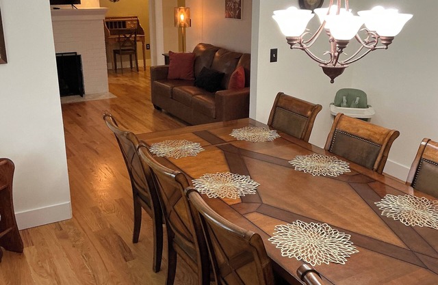 4 BR 4 Bath Ranch Home with HOT TUB and Massage Chairs, 4 Miles to Hershey