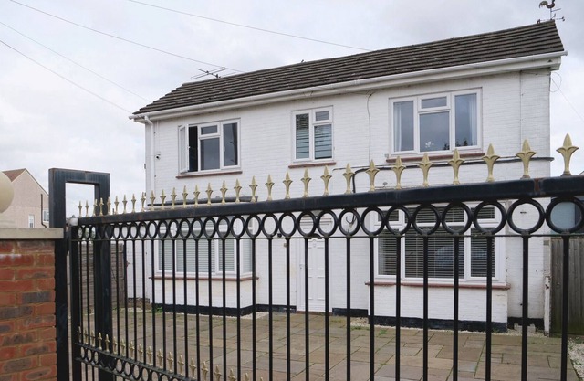 ★ 4 BR Country House - Quaint Village - Central Bedford