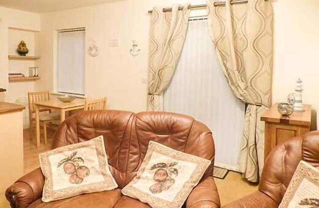 4 CHANDLERS YARD, country holiday cottage in Burry Port