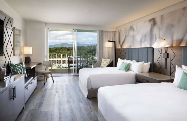 4 Comfortable Rooms w/Ocean View! Steps Away from Kalapaki Beach! Outdoor Pool!