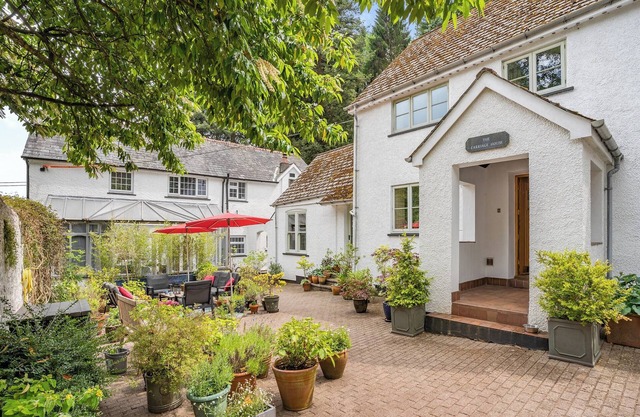 4 bedroom accommodation in near Abergavenny & Crickhowell