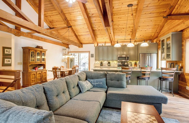 4 Mi to Beach: Lake Tahoe Mountain Retreat!