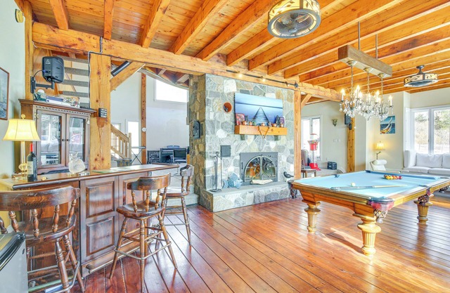 4 Mi to Danbury: Apt w/Indoor Pool Access