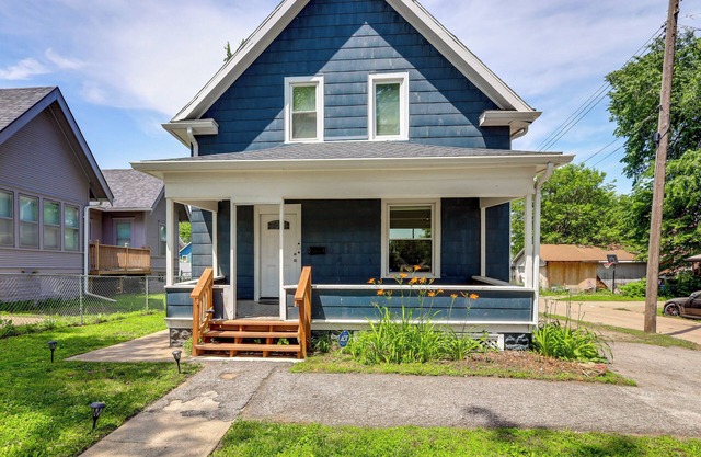 4 Mi to Dtwn Omaha: Spacious Home w/Fenced Yard!