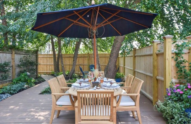 4 min Walk to Commercial Street and Beach!