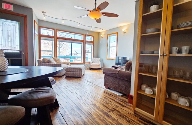 4 Minutes to Lake Michigan - FREE Kayak & Bike Rental