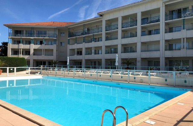4 people 2 rooms, terrace, residence with swimming pool - golf sea surf E