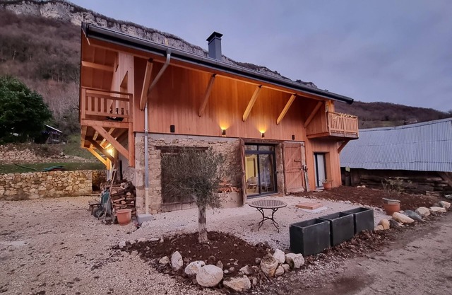 4-person gîte with lake view