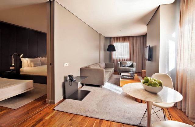 4 Pet-friendly Units at Altis Prime, Kitchens, Central Location, Onsite Jacuzzi