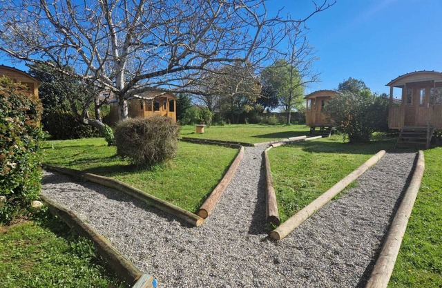 4-seater caravan (4) in wooded park. Close to the Canal du Midi