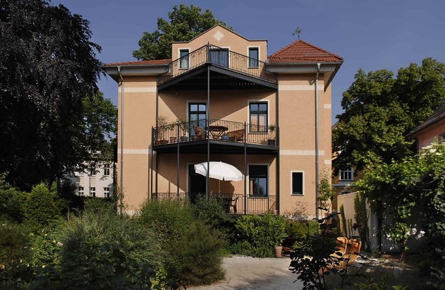 4-star apartment in a very quiet and green villa location