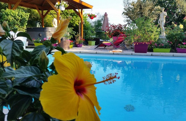 4 star cottage, heated swimming pool 40 km Toulouse