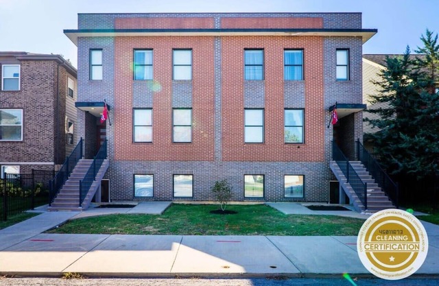 4-Unit Building | Sleeping for 34/ABODEbucks