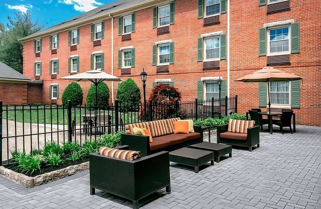 4 Units Close to Newark Liberty Airport! Pet Friendly, Heated Pool & Starbucks!