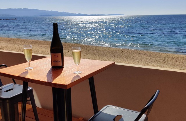 40m² apartment on the beach, 10m² terrace