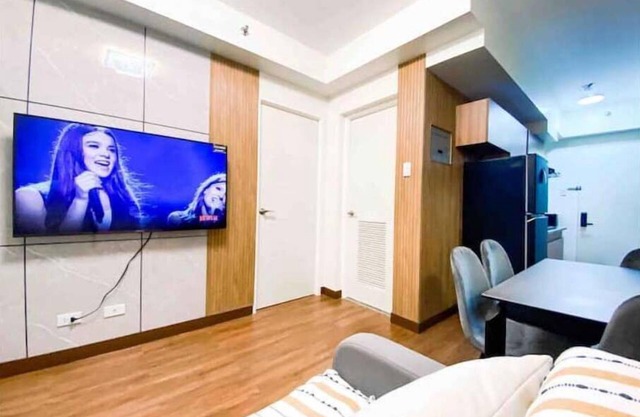 40SQM 1BR Staycation near BGC Wi-fi + FREE Parking