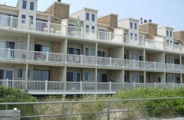 4400 Beach, Unit:105