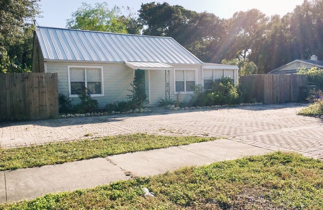 47th Street Cottage in sunny Sarasota