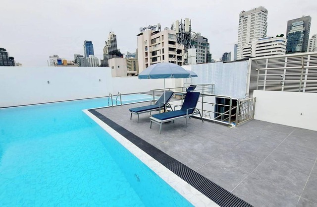 4A - 2 Bedroom Downtown Apartment with shared Pool