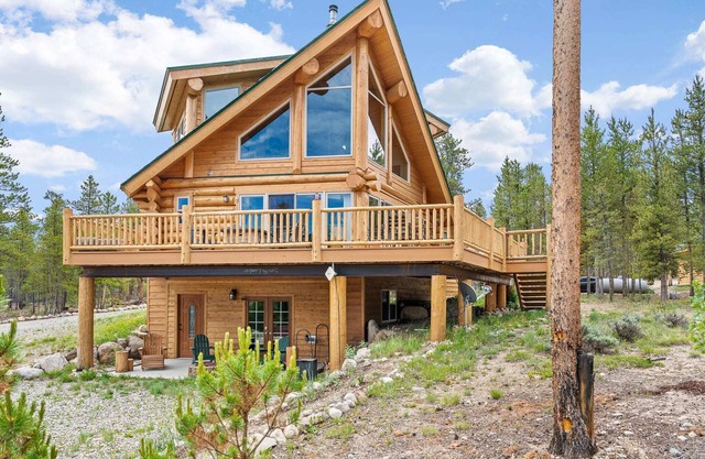 4BD Log Home in Twin Lakes, Amazing Views, Pets OK