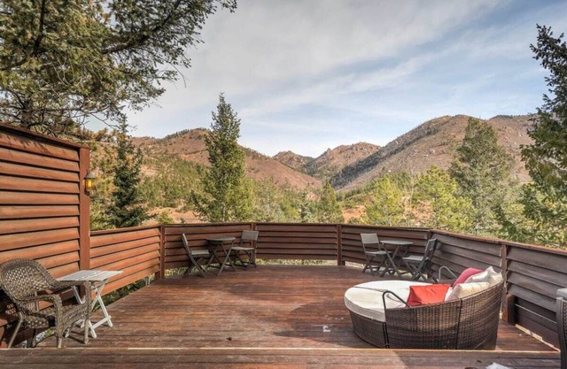 4BD with Large Deck! Amazing Mountain Views!