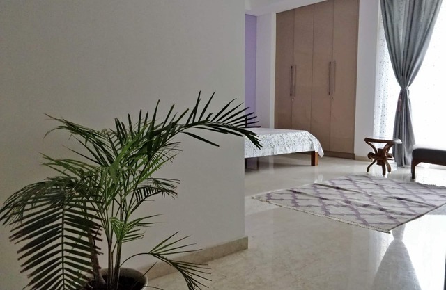 4BD WOW! So Quiet yet so Convenient - Apartamento
